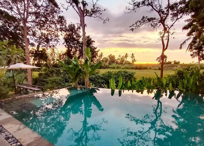 Uma Manyar Sunset *